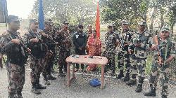 ভারতে অবৈধ ভাবে অনুপ্রবেশের দায়ে মা ও ছেলেকে হস্তান্তর, বিজিবির অভিযানে পাচারকারী চক্রের সদস্য আটক