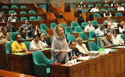 যে সংসদে ফিরিয়েছিলেন প্রাণ, সেখানেই ফিরলেন নিথর দেহে