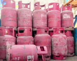 সোনাইমুড়ীতে প্রশাসনকে বৃদ্ধাঙ্গুলি, ১৩০৬ টাকার গ্যাস বিক্রি ২৫০০ টাকায়!