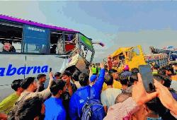 ঢাকা–বরিশাল মহাসড়কে বাস-ট্রাক সংঘর্ষে  নিহত ২ আহত অন্তত ১৫