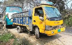 মাদারীপুর রাজৈরে ট্রাক উল্টে দুই মৌচাষি নিহত ও আহত একজন