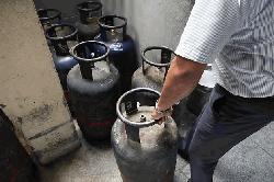 গ্যাস–সংকটে ভারতে বন্ধ হচ্ছে হোটেল–রেস্তোরাঁ